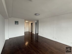 Building Photo - E 16 ST