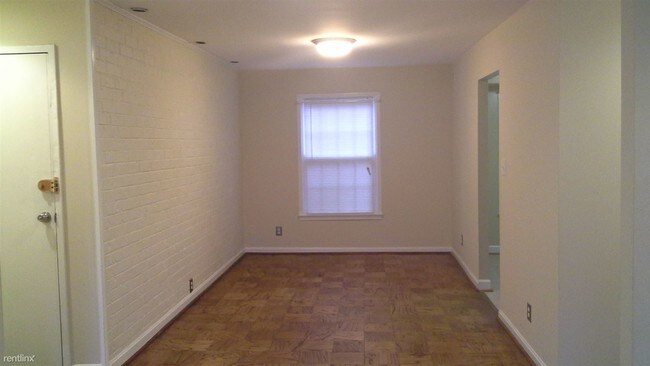 Foto del edificio - 6002 Westchester Park Dr