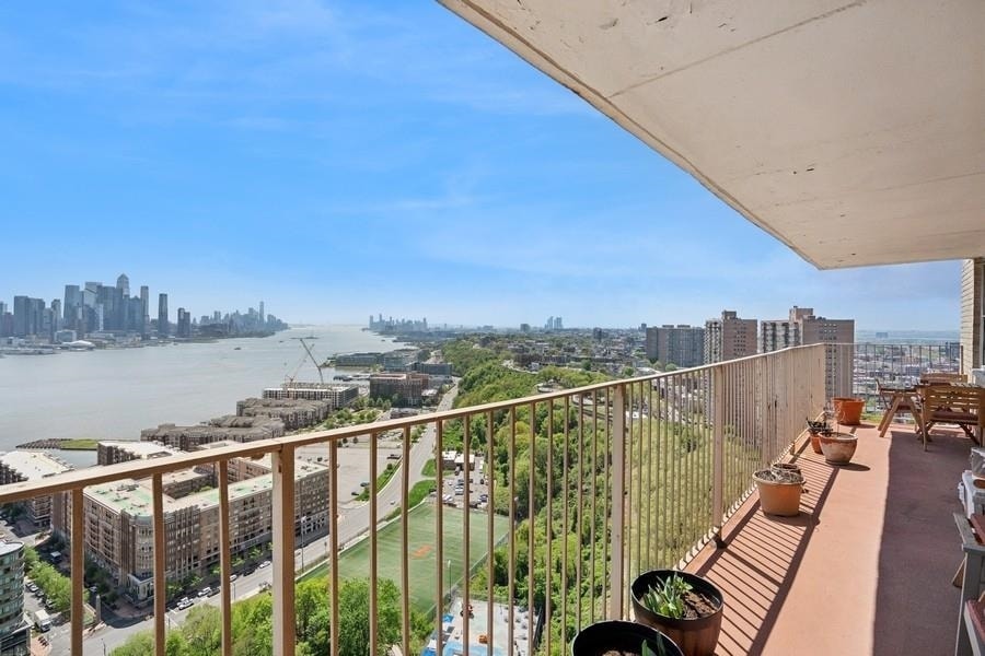 Primary Photo - 6040 JFK Blvd E