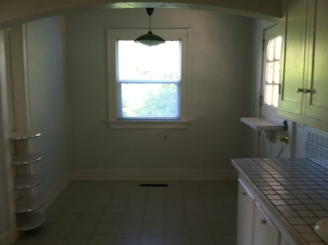 Building Photo - Large Campus Home with view!