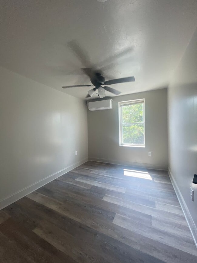 Building Photo - Newly RENOVATED 3 bedroom & 1 bathroom with deck Apartment in McSherrystown, PA - 3 miles from Ha...