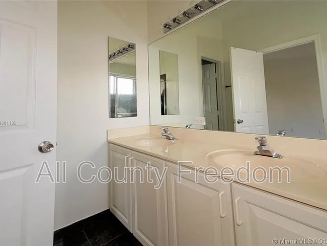 Foto del edificio - 8331 Vía Serena