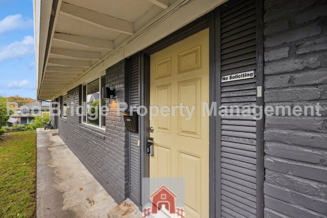 Building Photo - 3440 SE 8th Ave