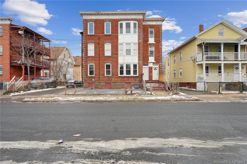 Primary Photo - 58 Bond St