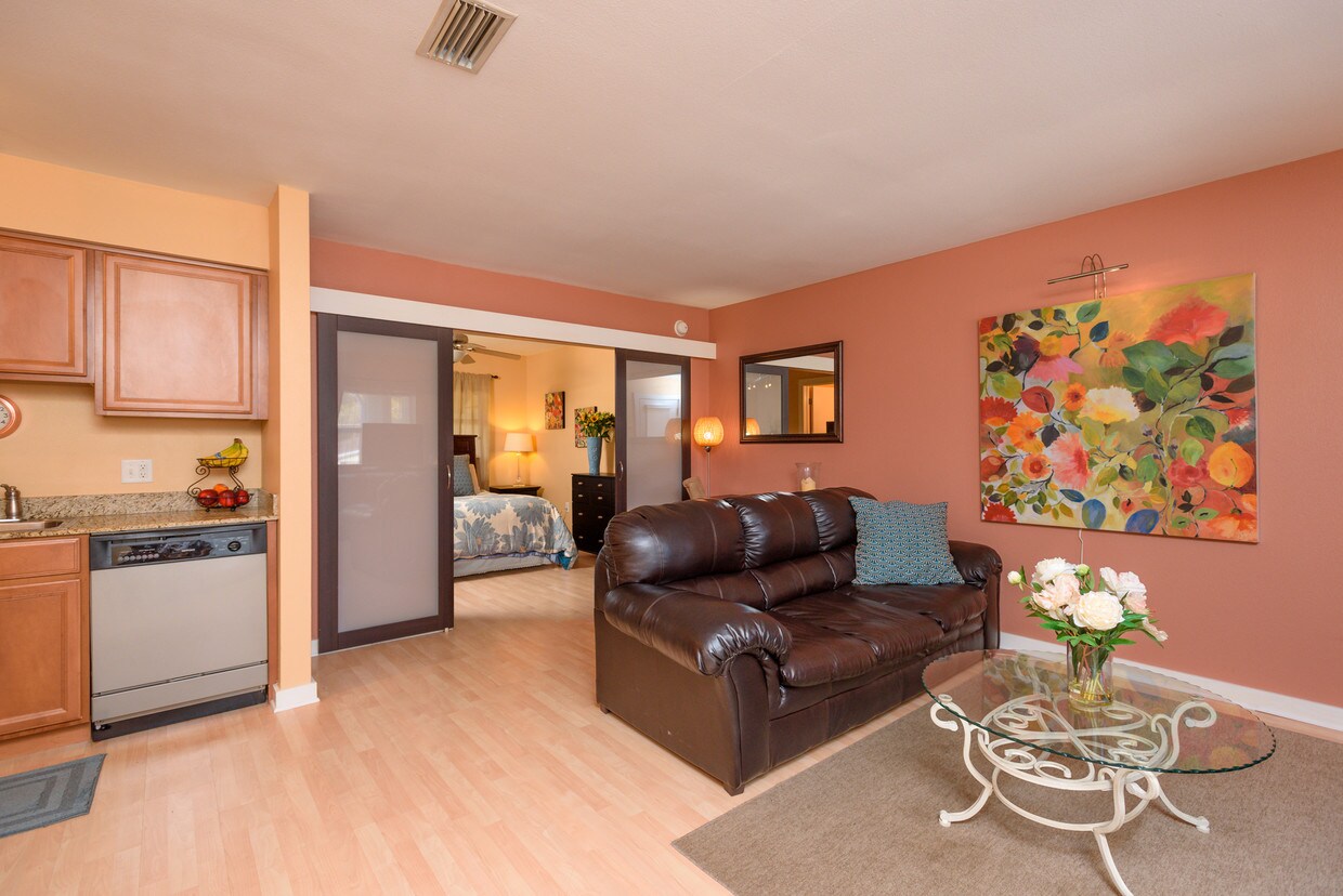 kitchen-living room - 3418 W North A St