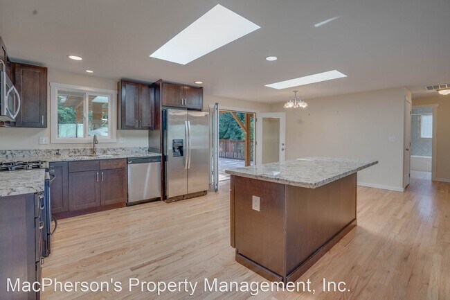 Foto del edificio - 4 br, 3 bath House - 18038 1st Ave NE
