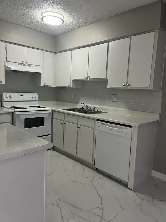 Foto del edificio - 8300 Calmont Ave
