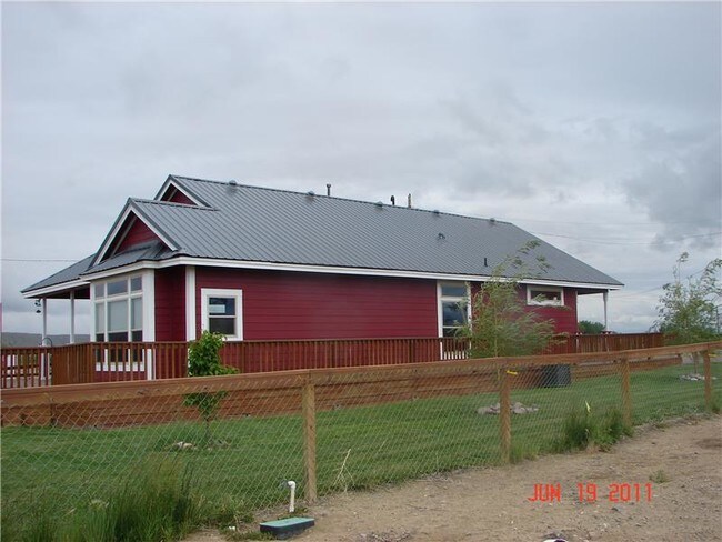Building Photo - 421 W River Rd