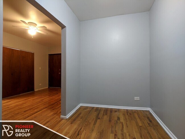 Building Photo - 4506 N Malden St