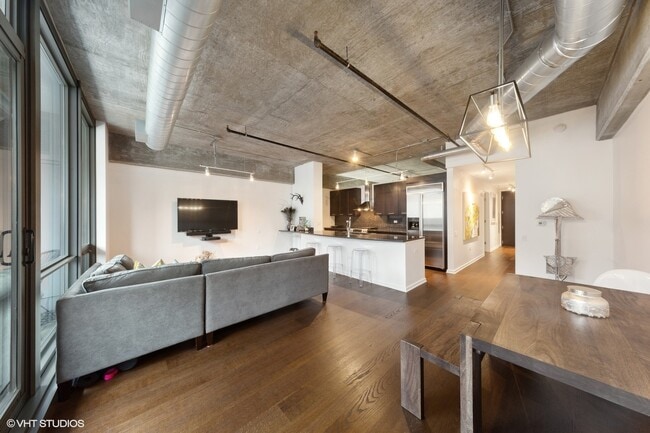 Building Photo - 240 E Illinois St