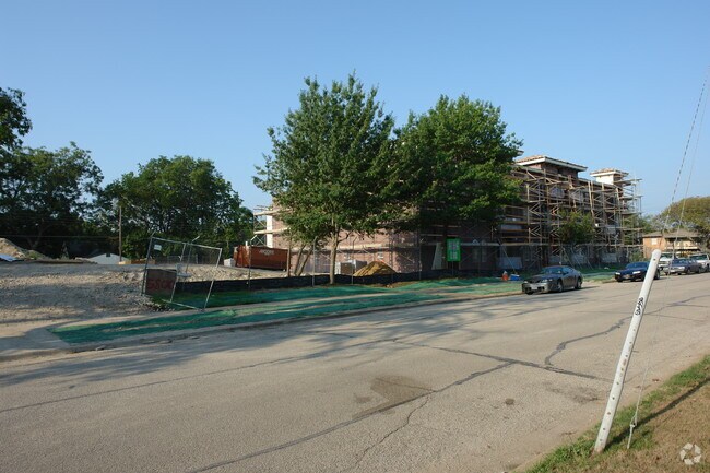 Building Photo - 5800 Mccommas Blvd