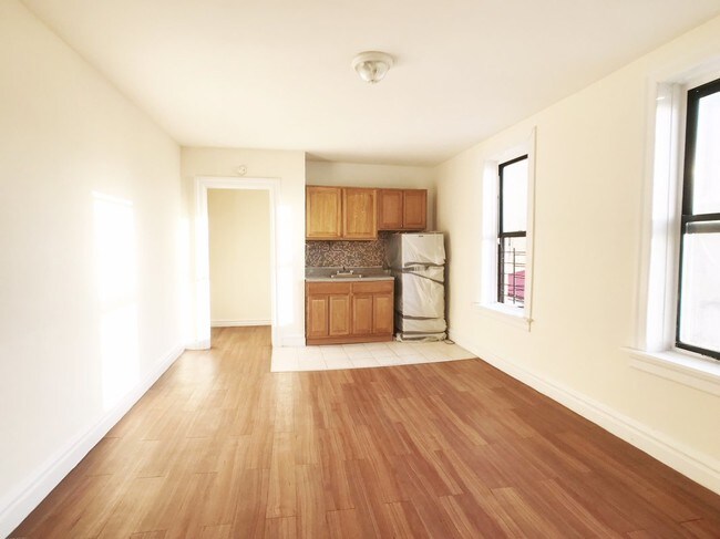 Building Photo - 1715 Walton Ave