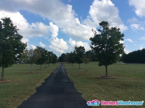 Foto del edificio - 2065 Woodlawn Rd