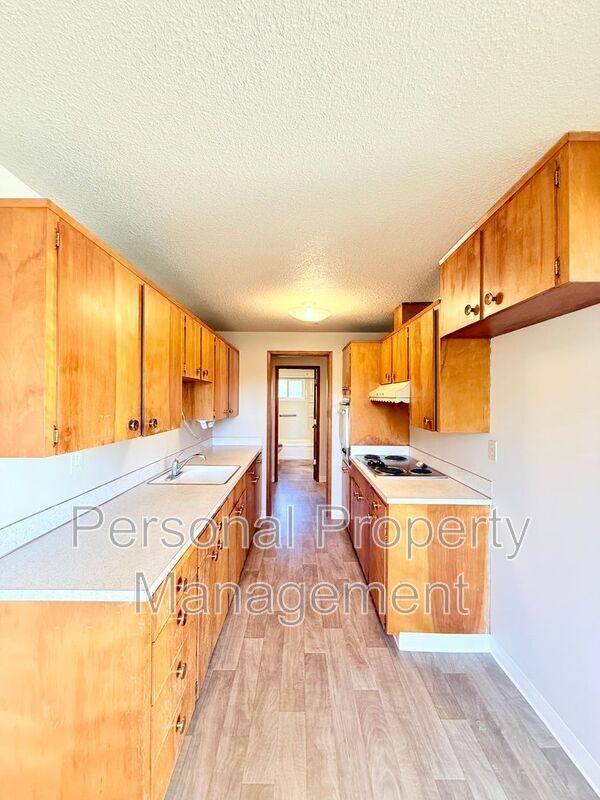 Building Photo - 702 Garrison Terrace