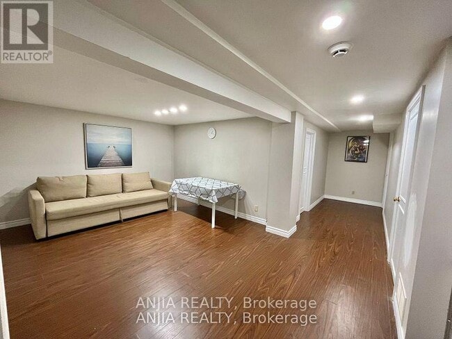 Building Photo - 298 Empress Ave