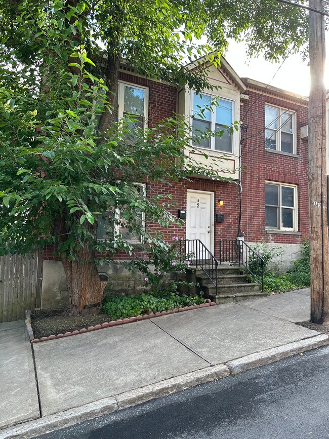 Foto del edificio - 2 Myrtle Ave