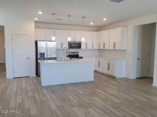 Building Photo - 48171 N La Soledad