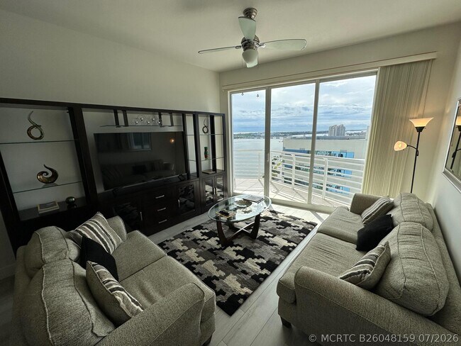 Building Photo - 1551 N Flagler Dr