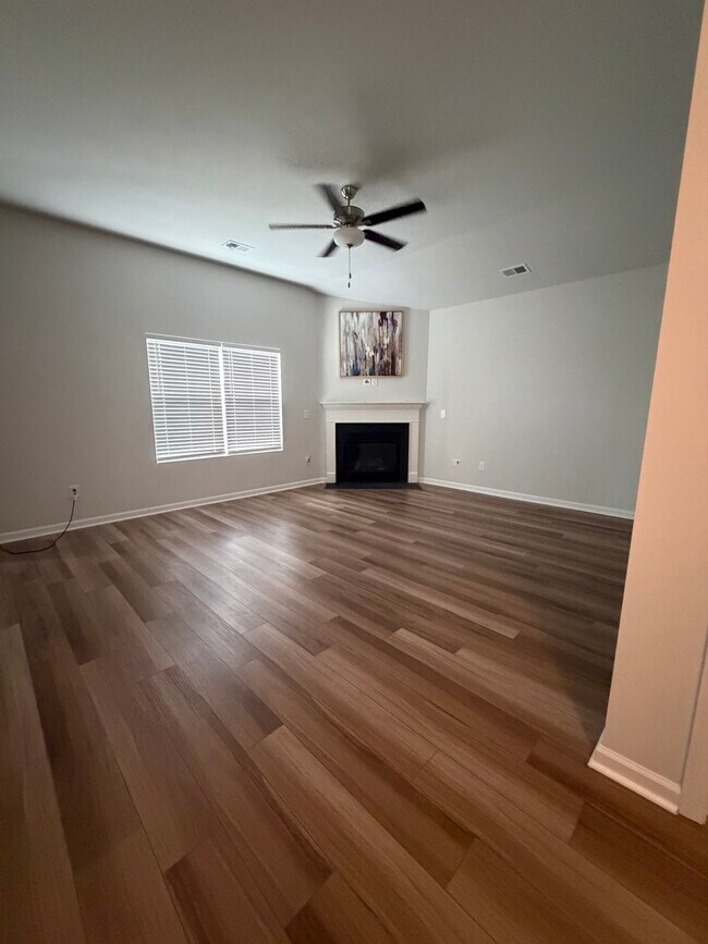 Foto del edificio - 1317 Boswell Ct