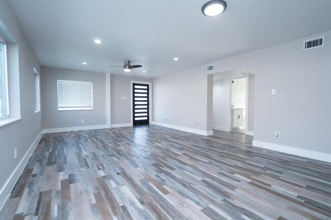 Foto del edificio - 4105 Lumber Ln