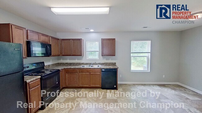 Foto del edificio - 3 BD/1.5 BA Home with Fresh Paint and New Carpet!
