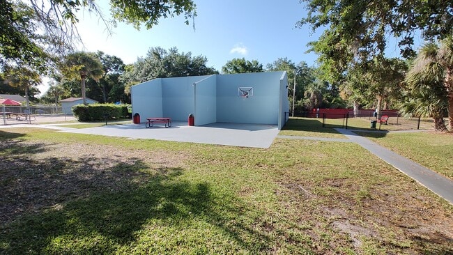 Building Photo - 3215 Baird Ave