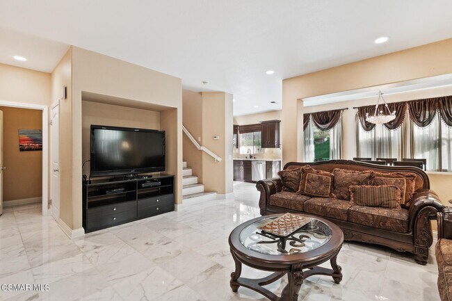 Building Photo - 573 Yarrow Dr