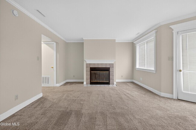 Foto del edificio - 17 Derby Dr