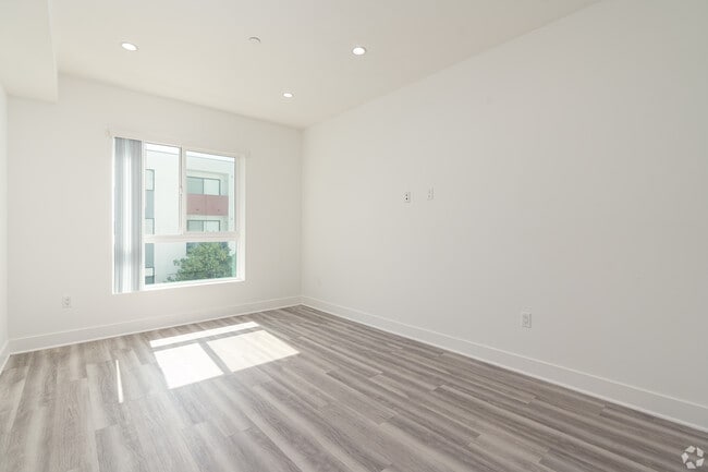 Building Photo - The Luxe Residential