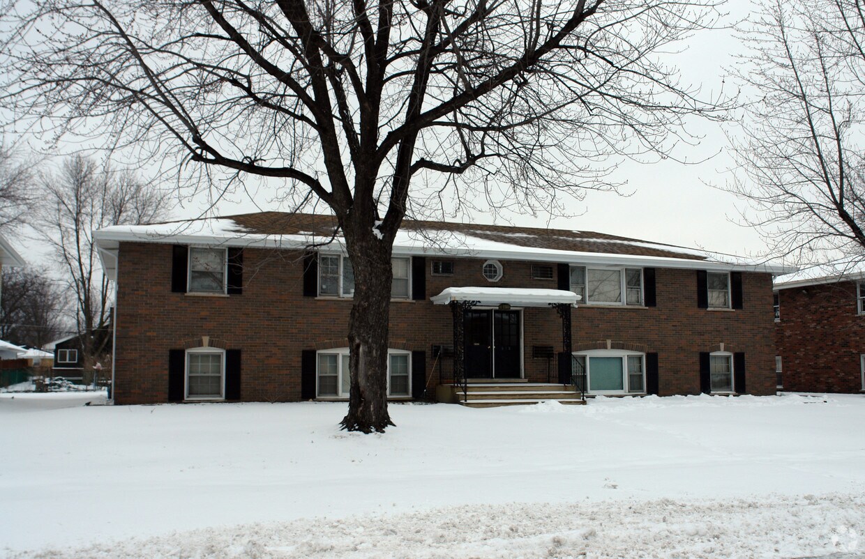 610 E 3rd St, Lockport, IL 60441 Apartments in Lockport, IL