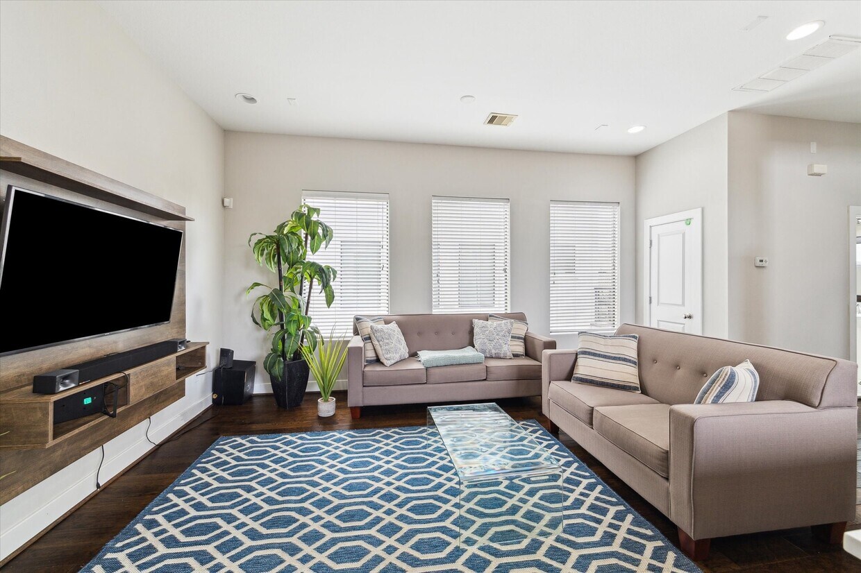 Foto principal - 2805 Blodgett St
