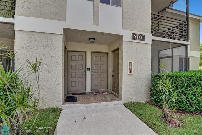 Foto del edificio - 703 Gardens Dr