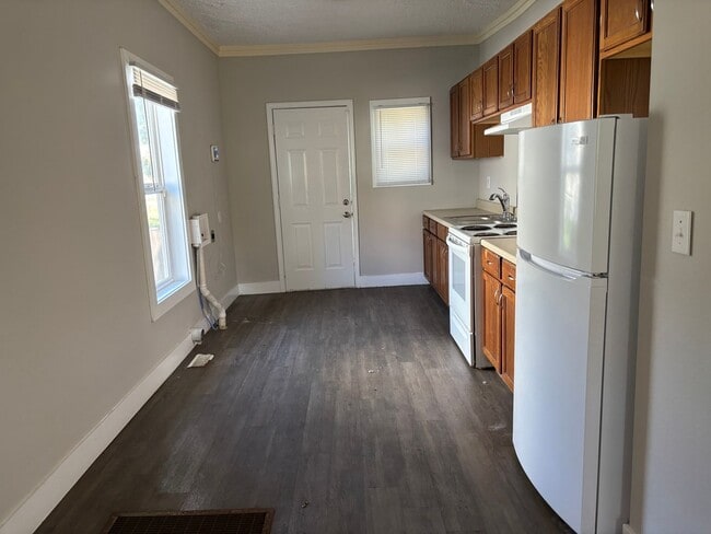 Building Photo - Charming 3-Bedroom Home Near the Park – Pe...