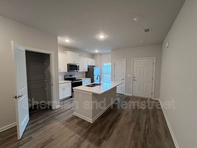 Building Photo - 7066 Hummingbird Dr