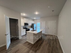 Building Photo - 2017 Lotus Dr