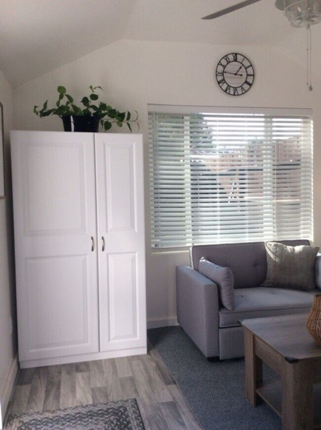 Foto del edificio - 1178 E 8th St