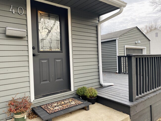 Building Photo - 40 7th Drive