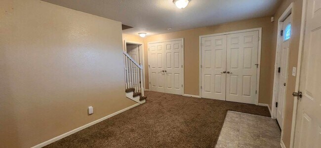 Foto del edificio - Spacious Town home for rent!