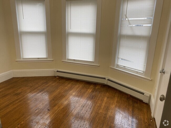Building Photo - 19 Beltran St