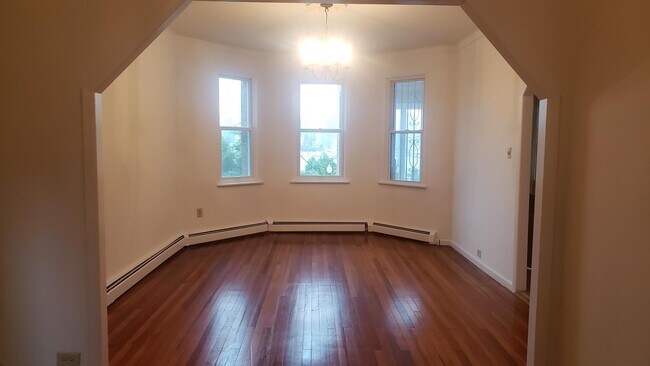 Building Photo - 961 Boulevard E