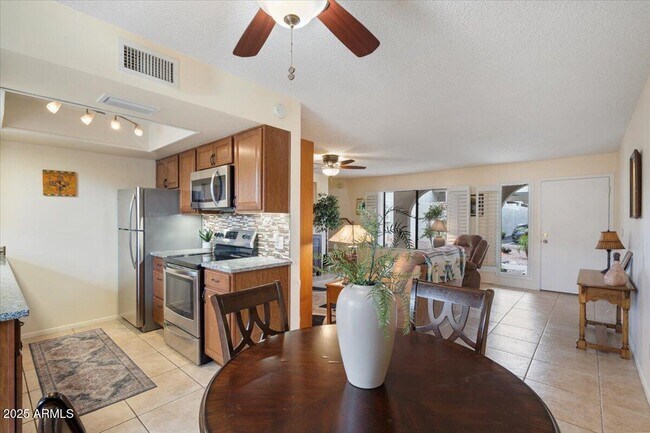 Foto del edificio - 16510 E Palisades Blvd