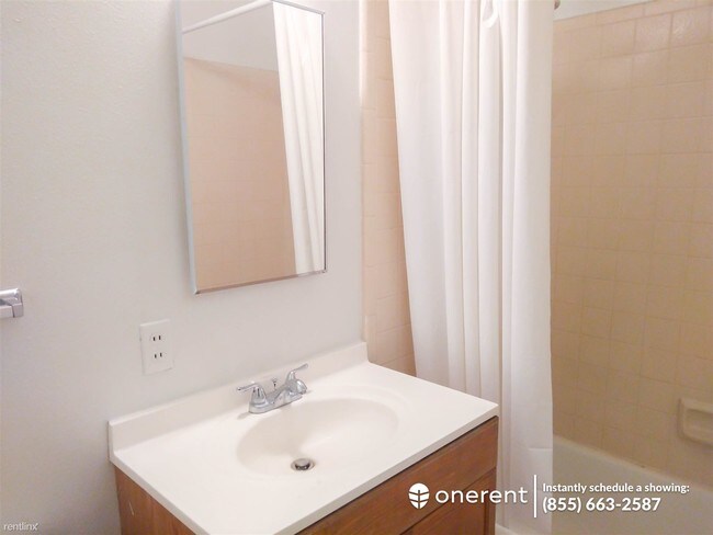 Foto del edificio - 7221 Bark Ln