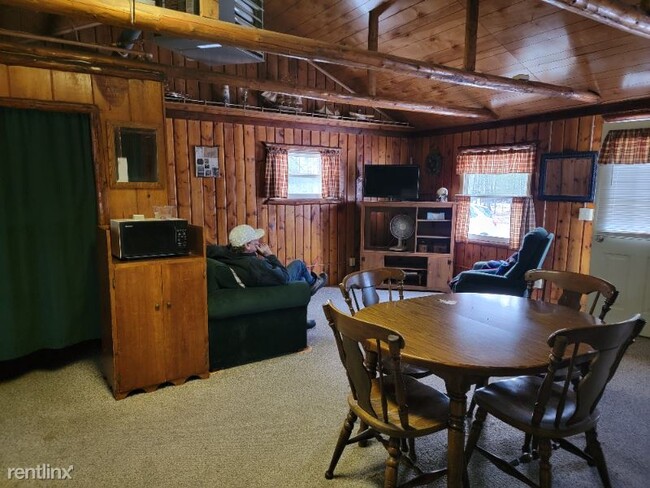 Building Photo - 2 br, 1 bath House - 3543 E Cedar Lake Dr