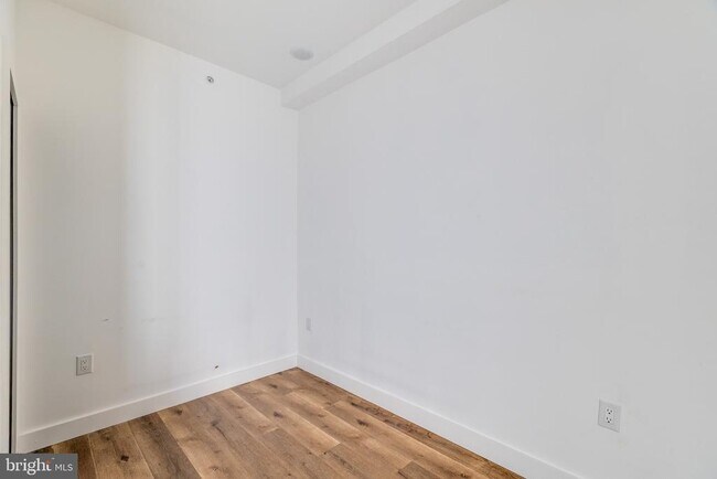 Foto del edificio - 4243 Mantua Ave