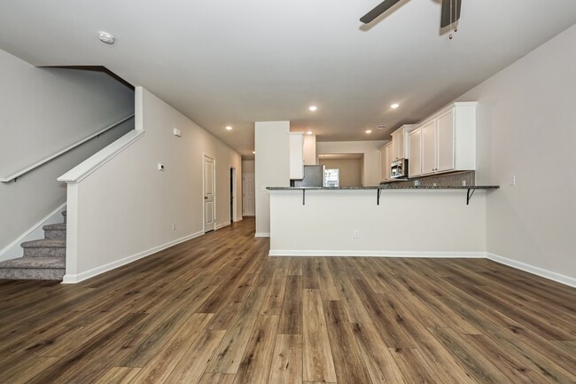 Building Photo - 3573 Saratoga Cir