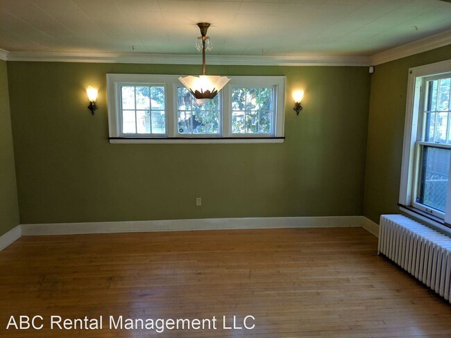 Building Photo - 3 br, 1.5 bath House - 117 Eau Claire Blvd