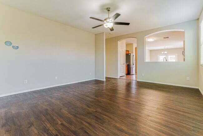 Foto del edificio - 7737 W Glass Ln