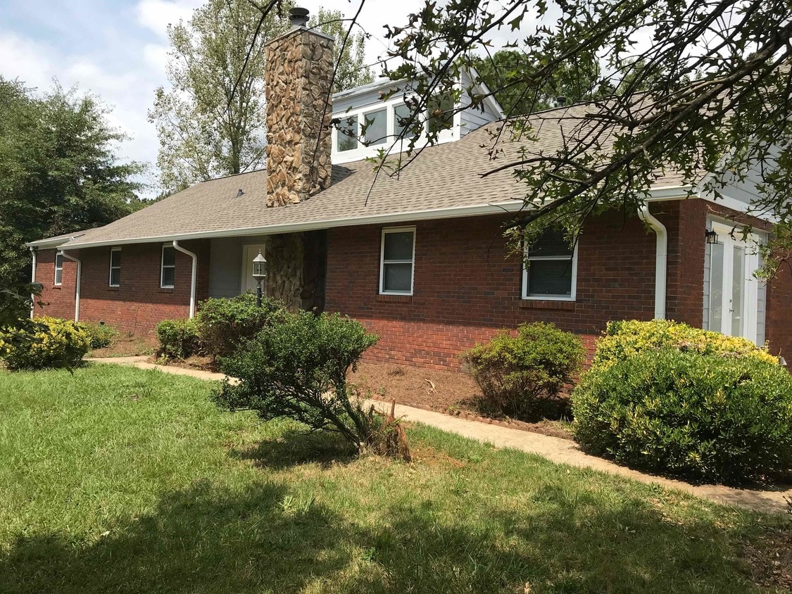 Primary Photo - 4800 Victoria Lane