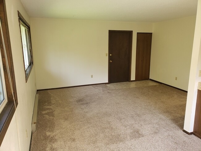 Building Photo - 1918 E 3rd St