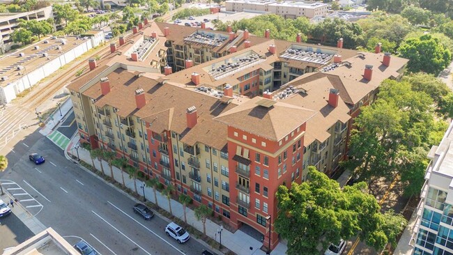 Building Photo - 911 N Orange Ave